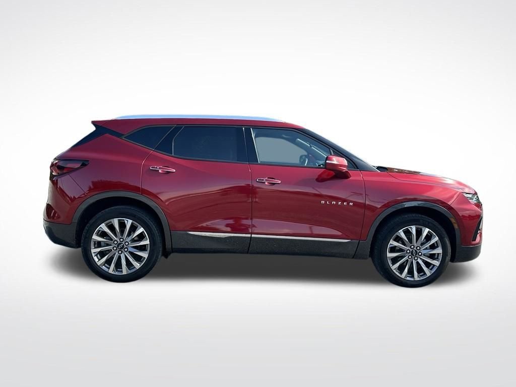 Used 2022 Red Chevrolet Premier image 8