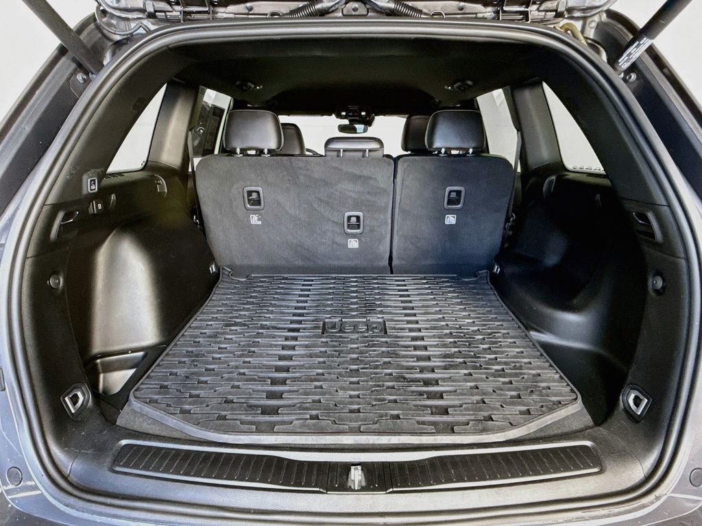 Used 2023 Baltic Gray Metallic Clearcoat Jeep Altitude image 25