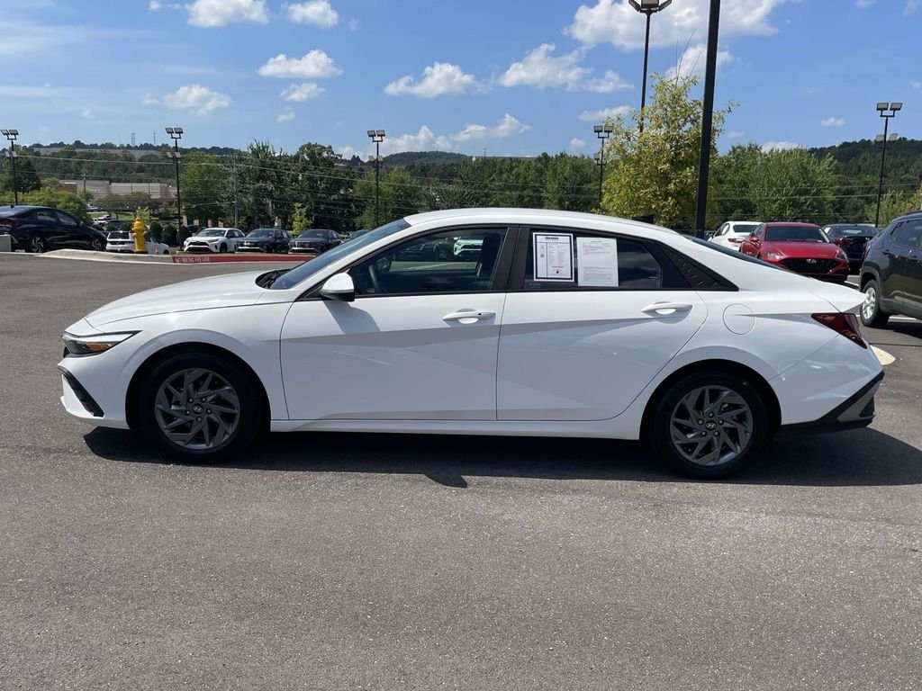 Used 2024 White Hyundai SEL image 6
