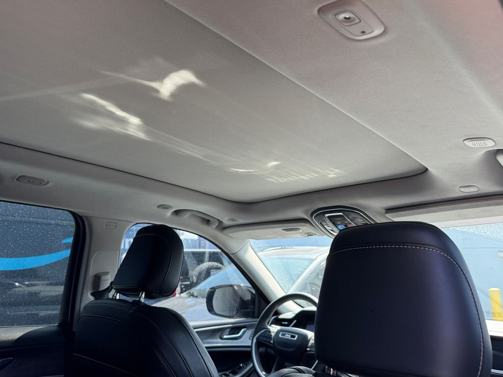 Used 2022 White Jeep 4xe image 17