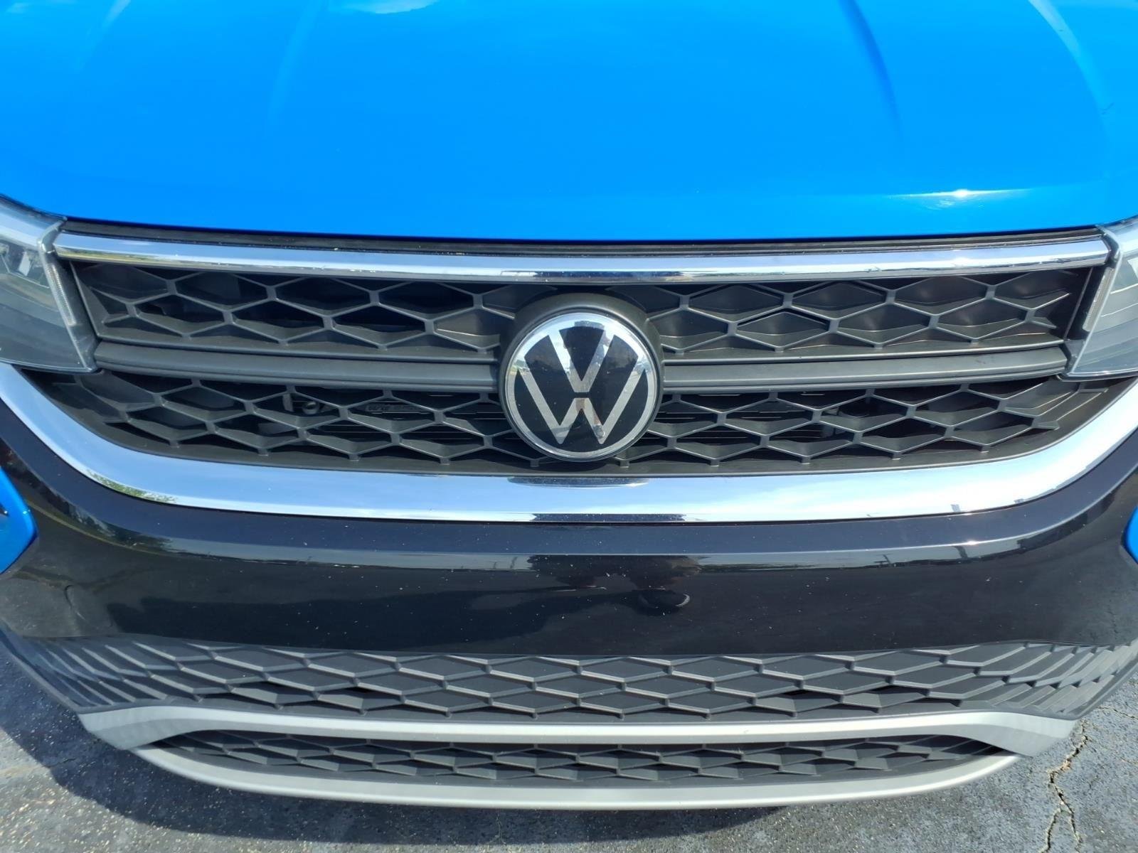 Used 2022 Cornflower Blue Volkswagen SE image 13