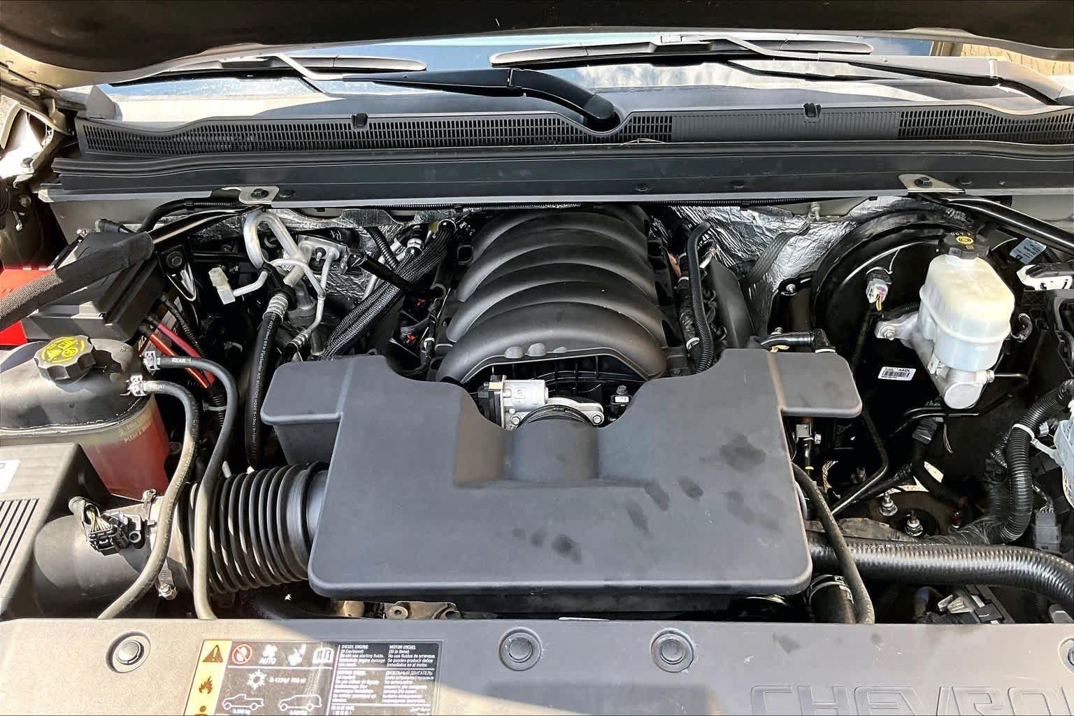 Used 2017 Champagne Silver Metallic Chevrolet LT image 32