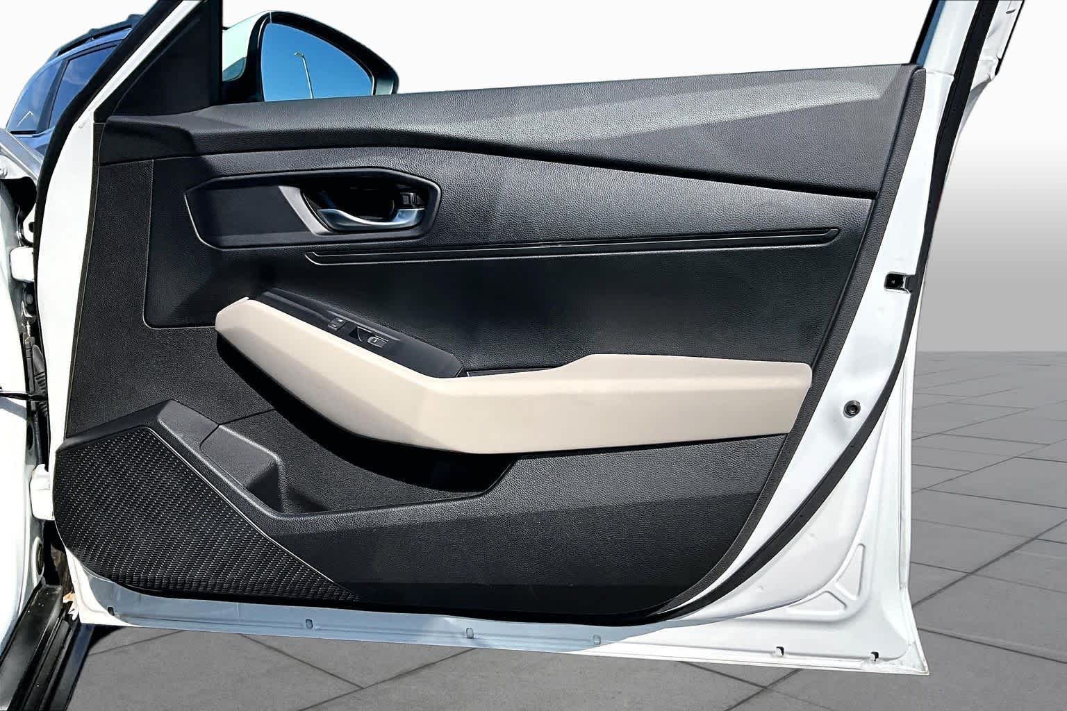 Used 2024 Platinum White Pearl Honda LX image 26