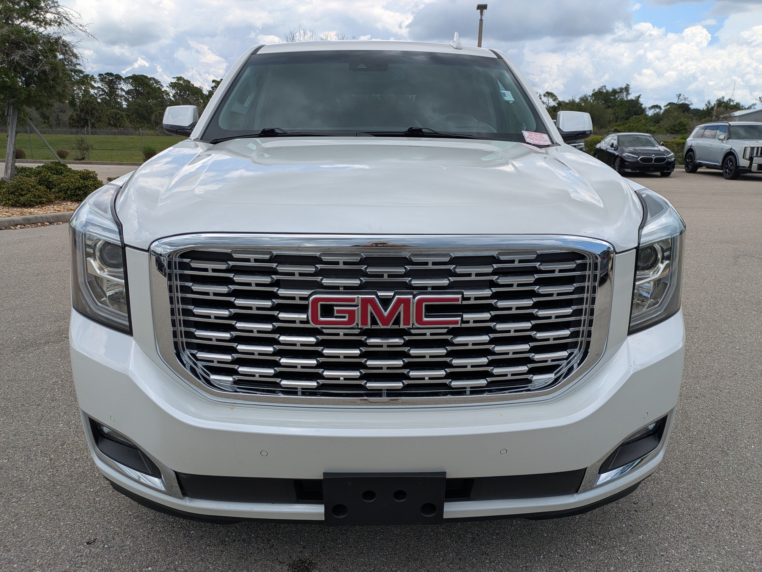 Used 2018 White Frost Tricoat GMC Denali image 3