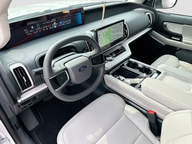 New 2026 Oxford White Ford Active image 6