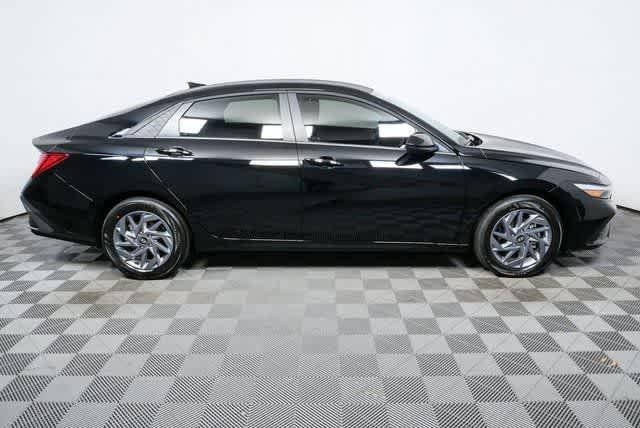 New 2026 Abyss Black Hyundai Blue image 4