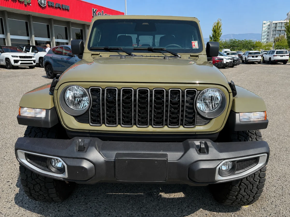 New 2026 41 (pj5) Jeep Sport S image 2