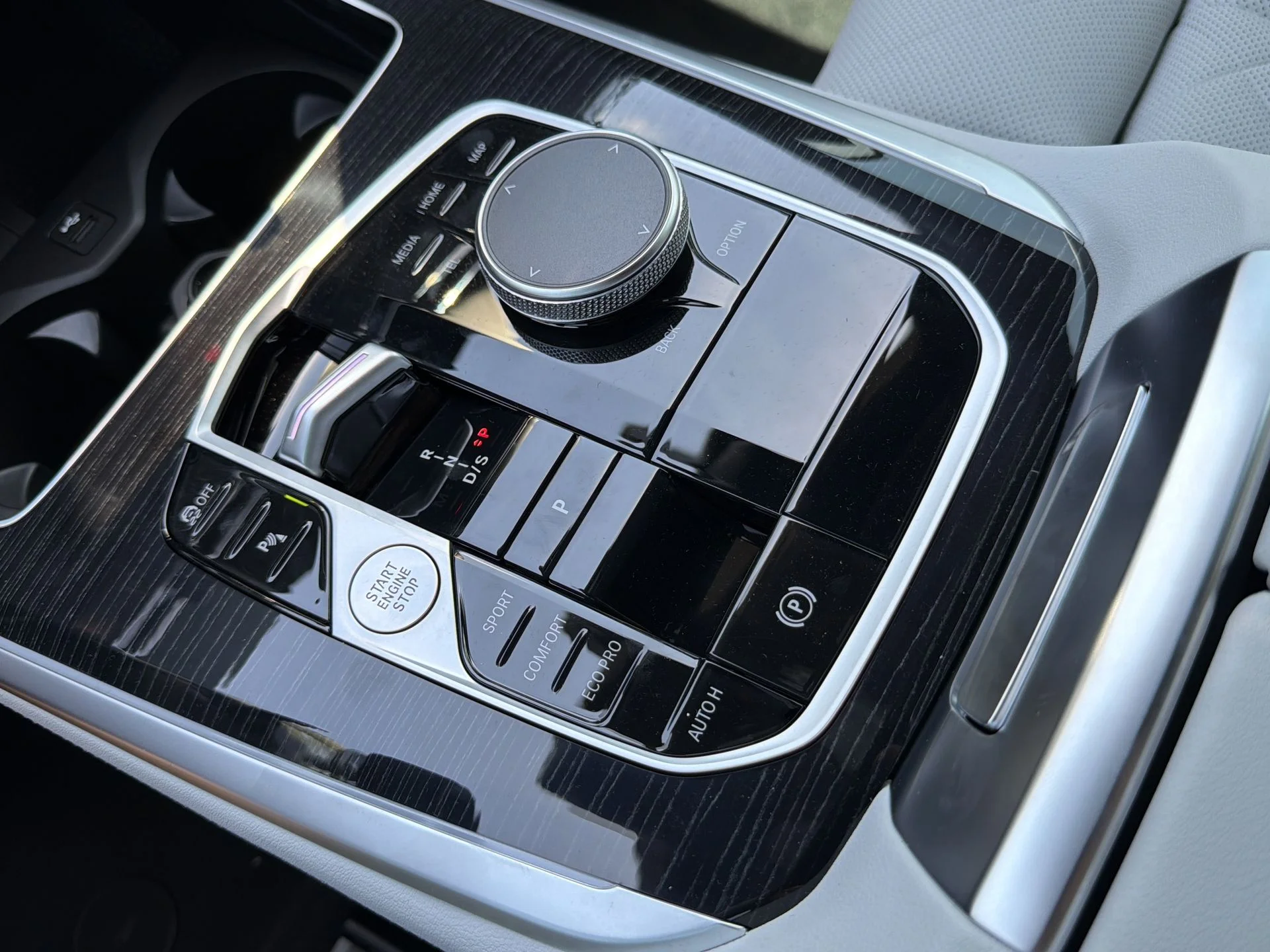 New 2026 Black Sapphire Metallic BMW sDrive40i image 39