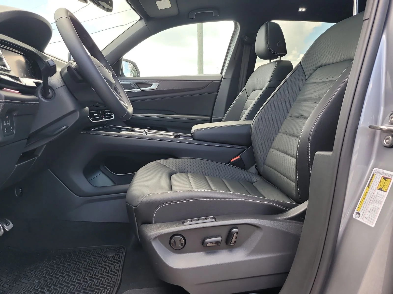 2025 Volkswagen Atlas Cross Sport SEL R-LINE - Photo 18