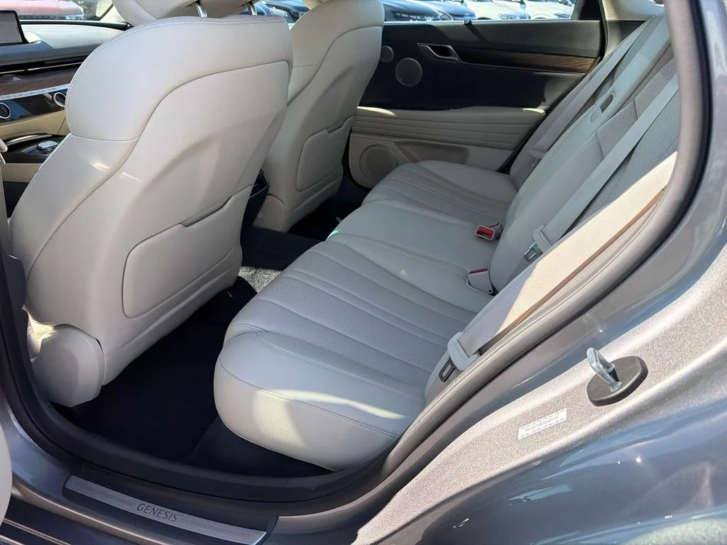 Used 2023 Silver Genesis 2.5T image 19