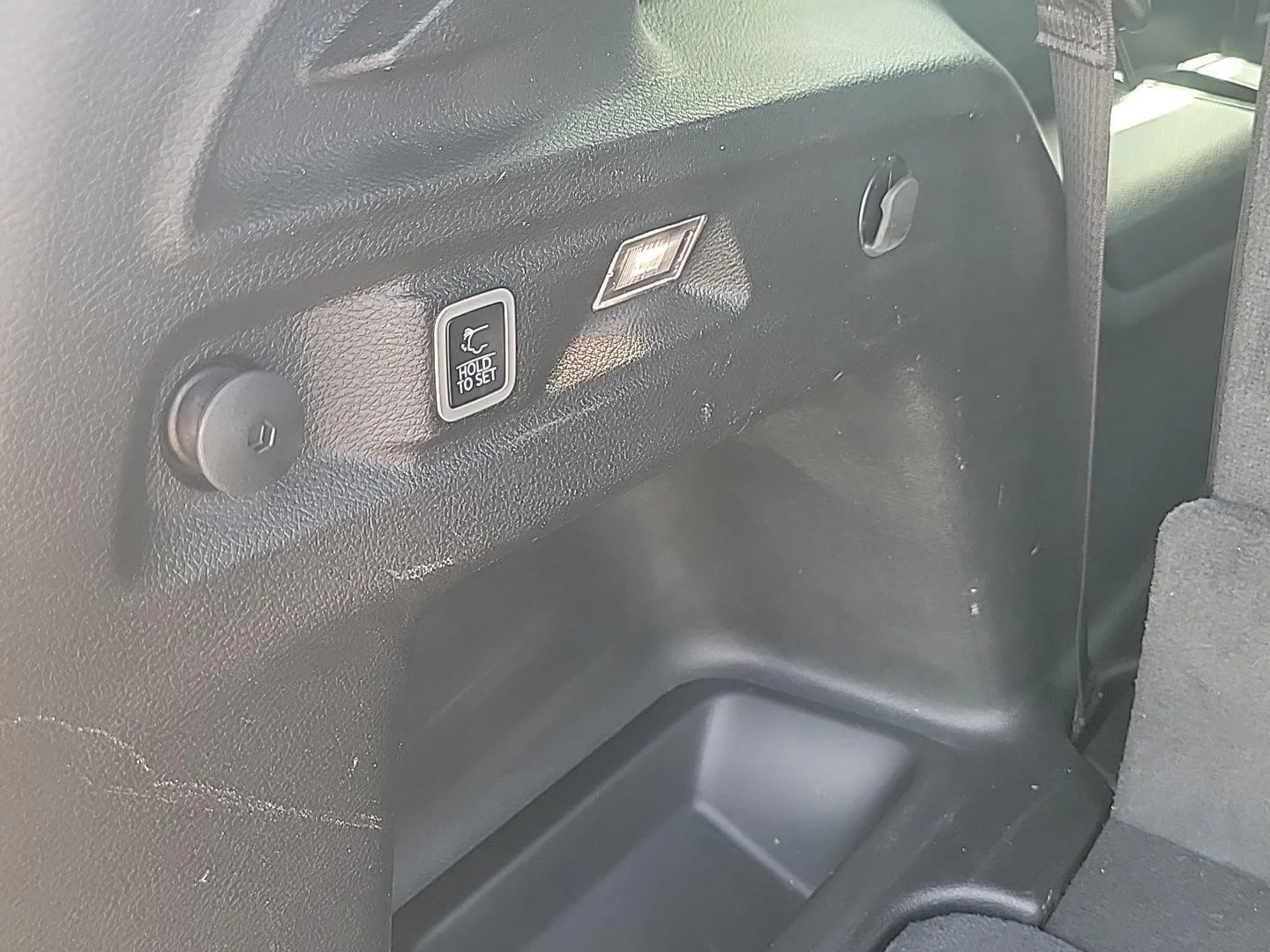 Used 2023 Silver Zynith Jeep Altitude image 16