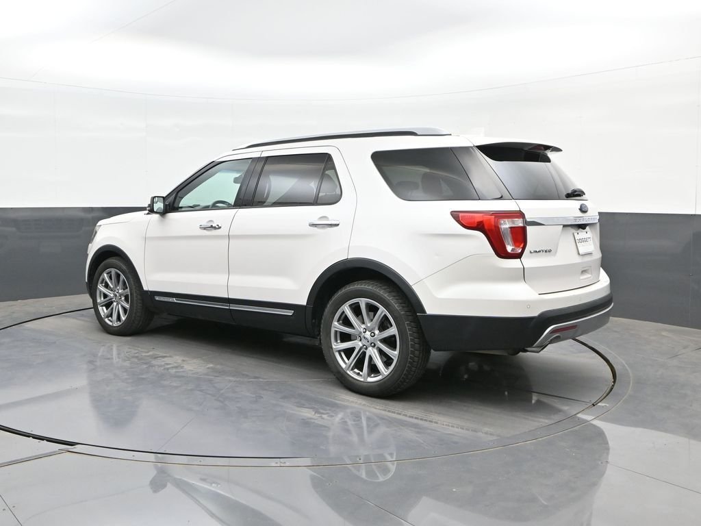 Used 2017 White Ford Limited image 5