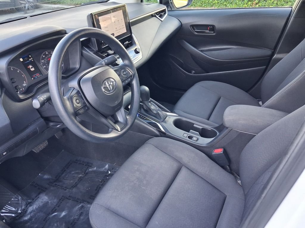 Used 2025 White Toyota LE image 17