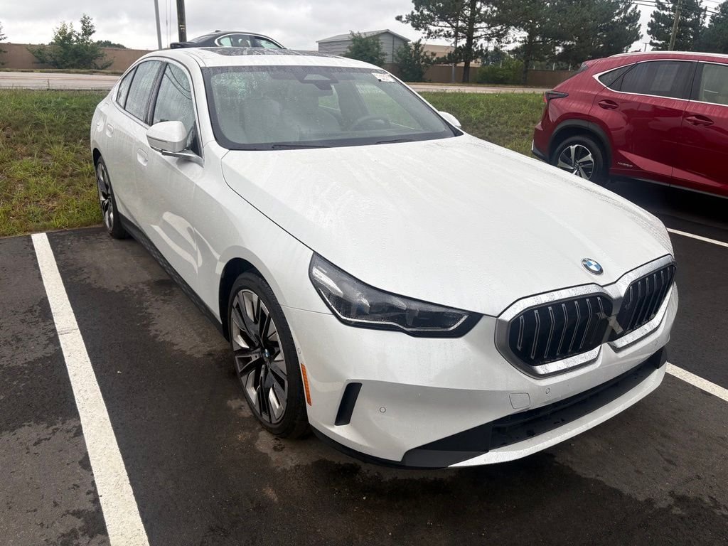 Used 2026 Mineral White Metallic BMW 530i xDrive image 6