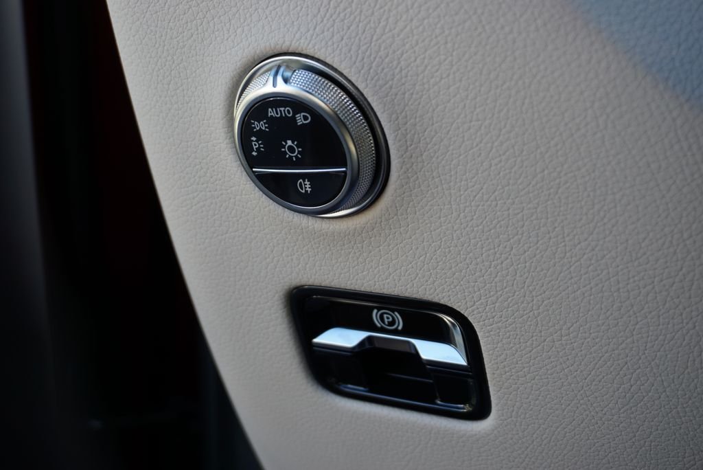 Used 2026 Patagonia Red Metallic Mercedes-Benz GLC 300 image 33