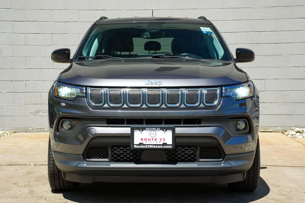 Used 2022 Gray Jeep Latitude image 2