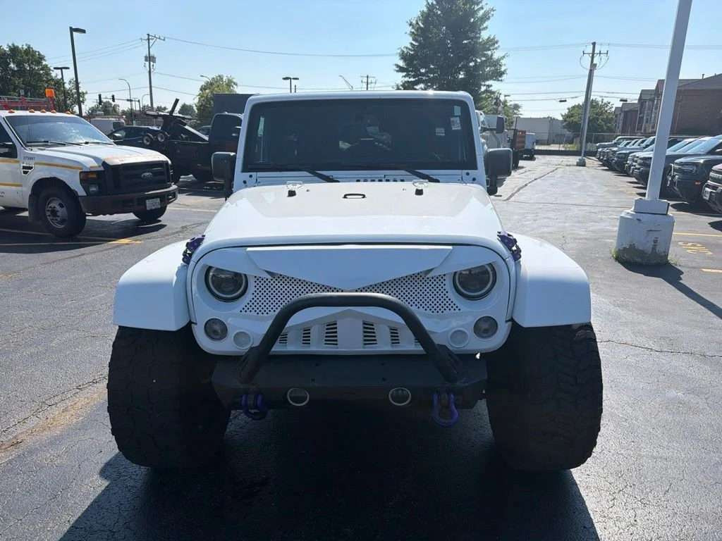 Used 2015 White Jeep Unlimited Sahara image 2