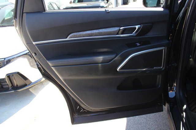 Used 2025 Black Kia EX X-Line image 25