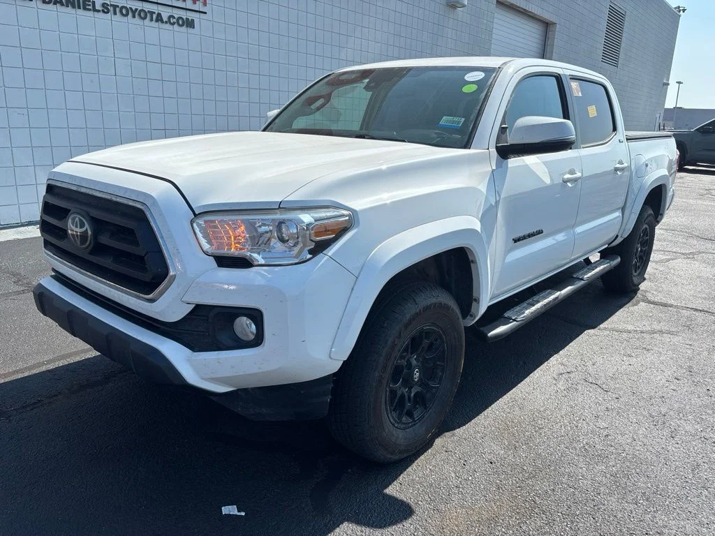 Used 2022 White Toyota SR5 image 1