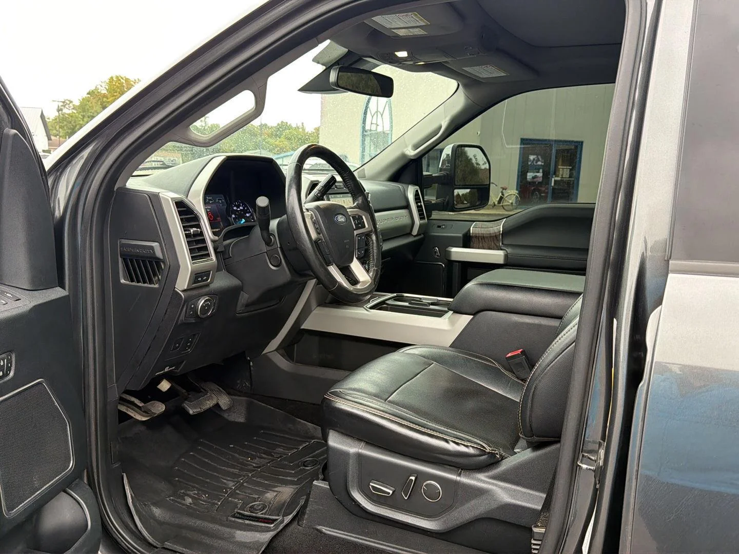 Used 2019 Magnetic Ford Lariat image 9