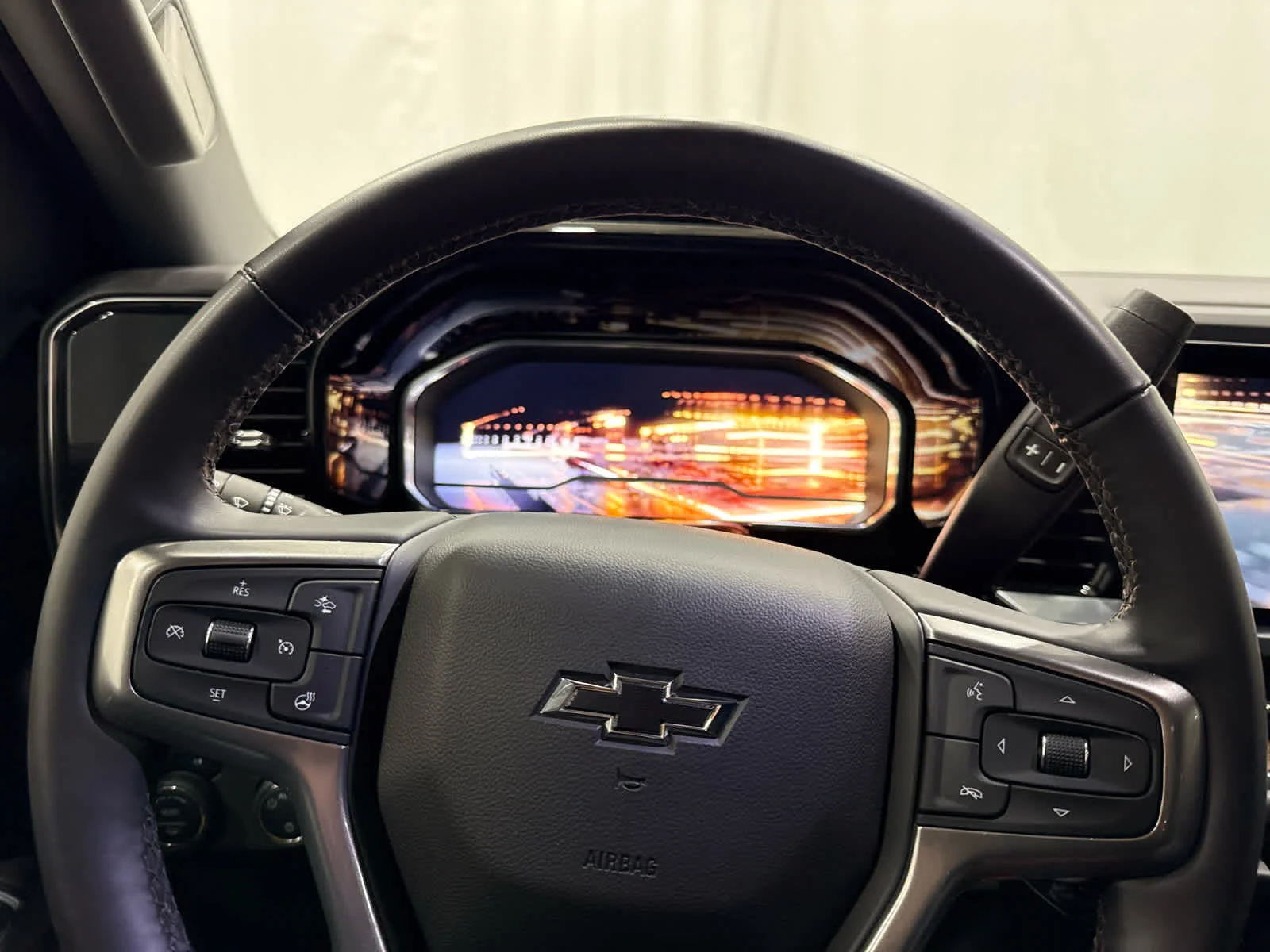 Used 2025 Summit White Chevrolet LT image 10
