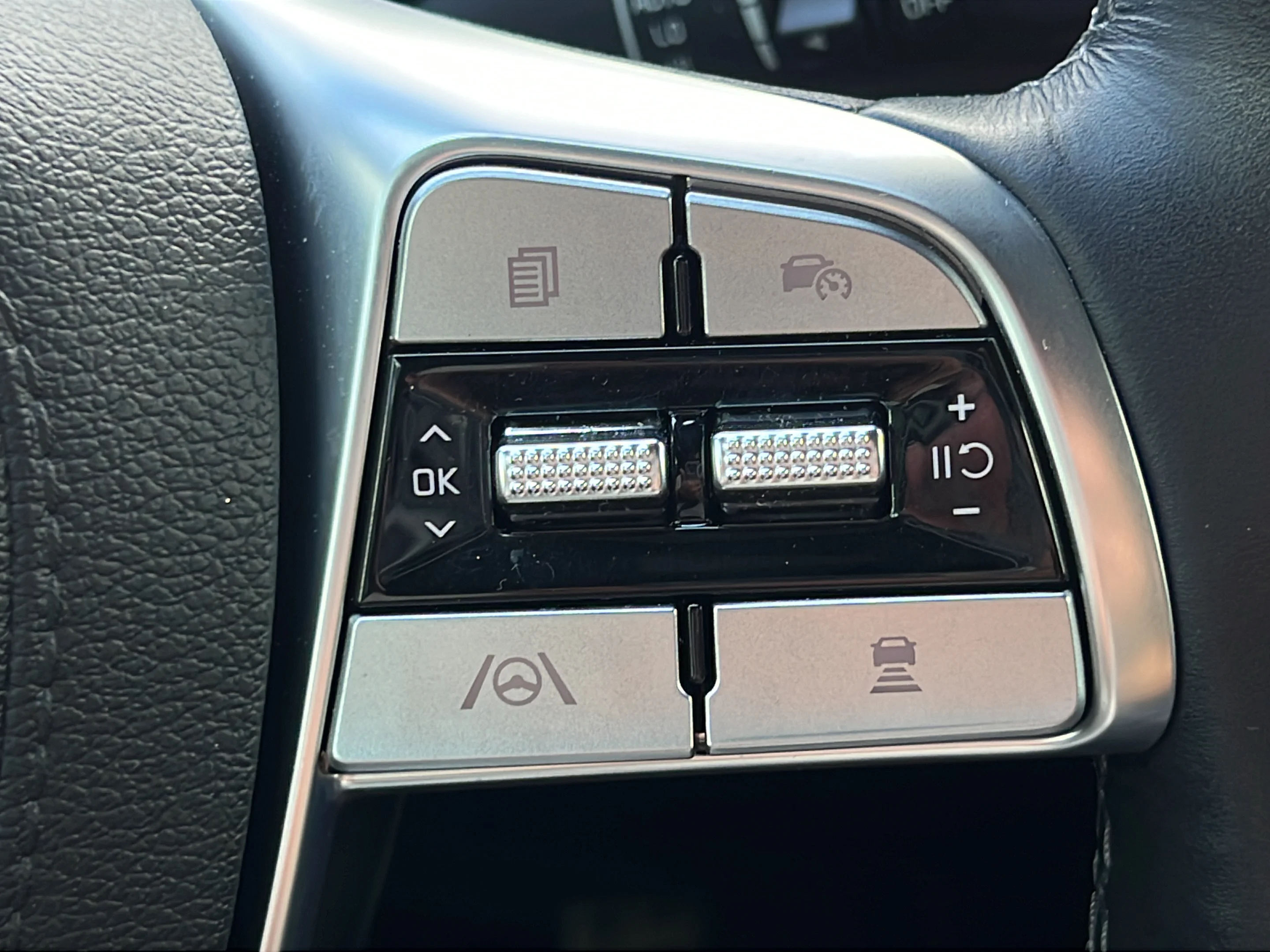 Used 2024 Glacial White Pearl Kia SX Prestige X-Line image 25