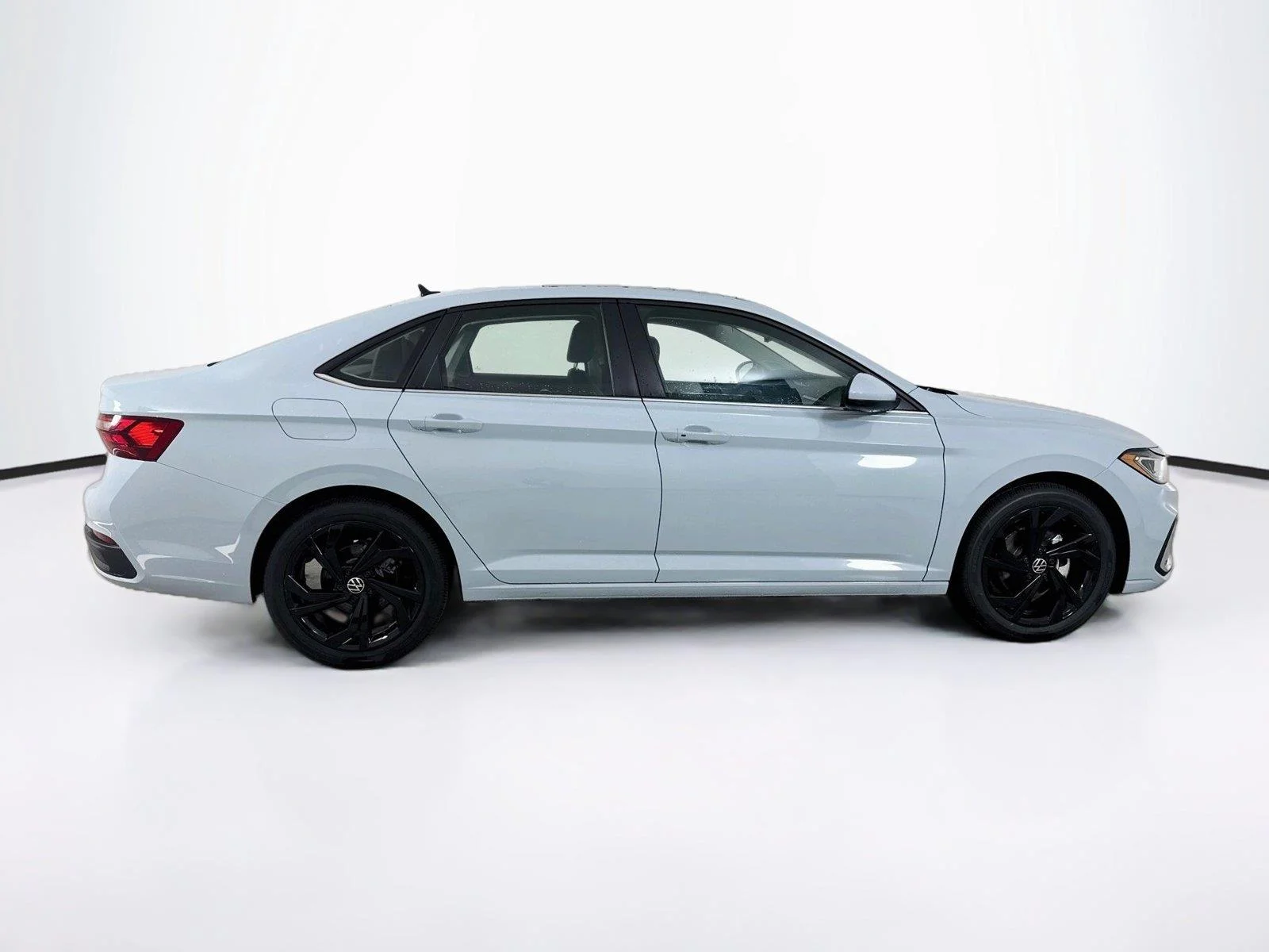 New 2027 GRAY Volkswagen SE image 8