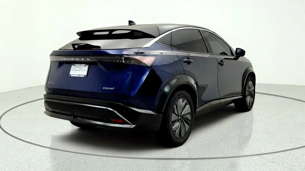 Used 2025 Deep Ocean Blue Pearl/Black Diamond Pearl Nissan EVOLVE+ FWD image 5