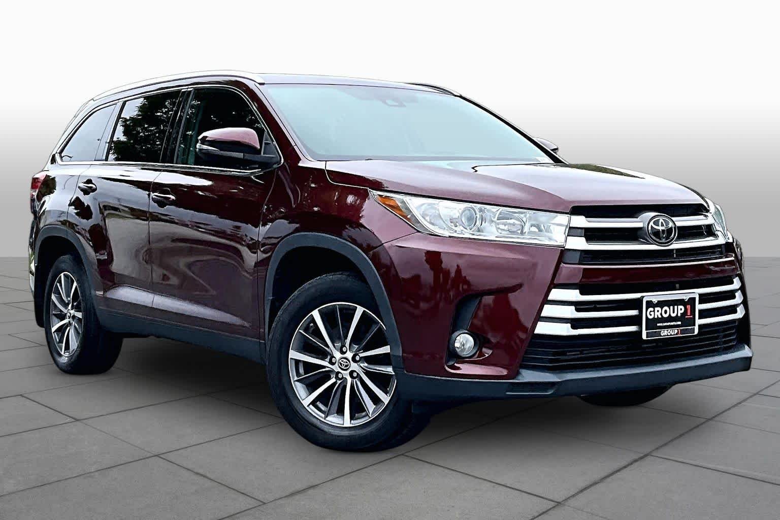 Used 2019 Ooh La La Rouge Mica Toyota XLE image 3