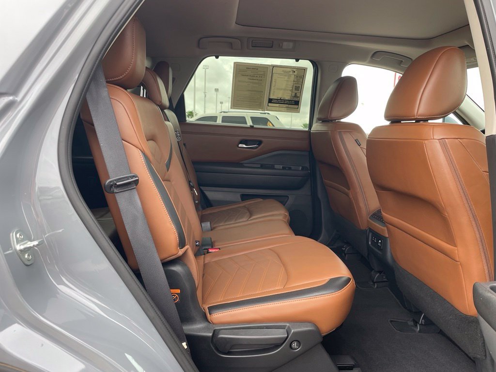 Used 2024 Gray Nissan Platinum image 24