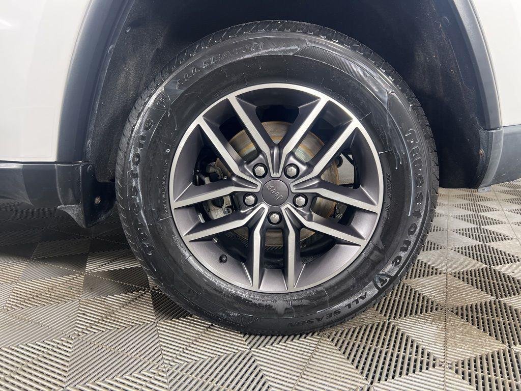 Used 2020 Bright White Clearcoat Jeep Limited image 28