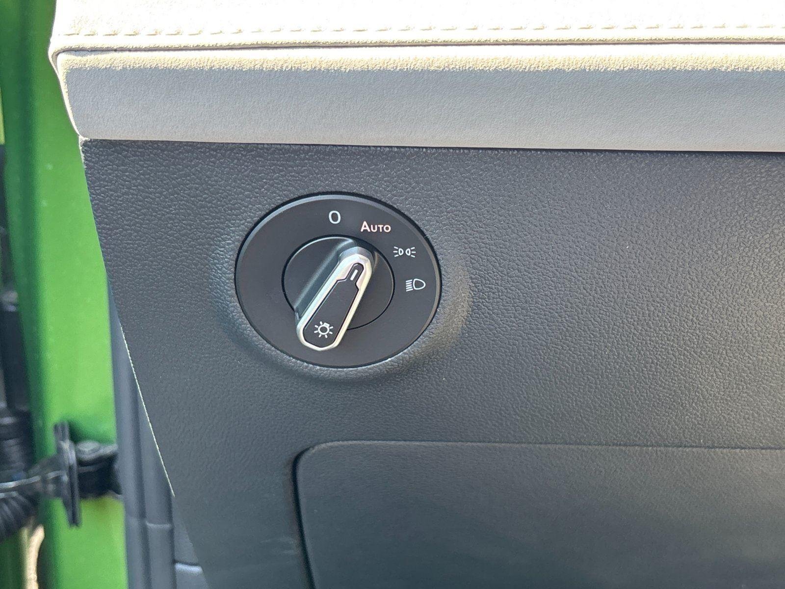New 2026 Bright Moss Green Metallic Volkswagen SE image 17
