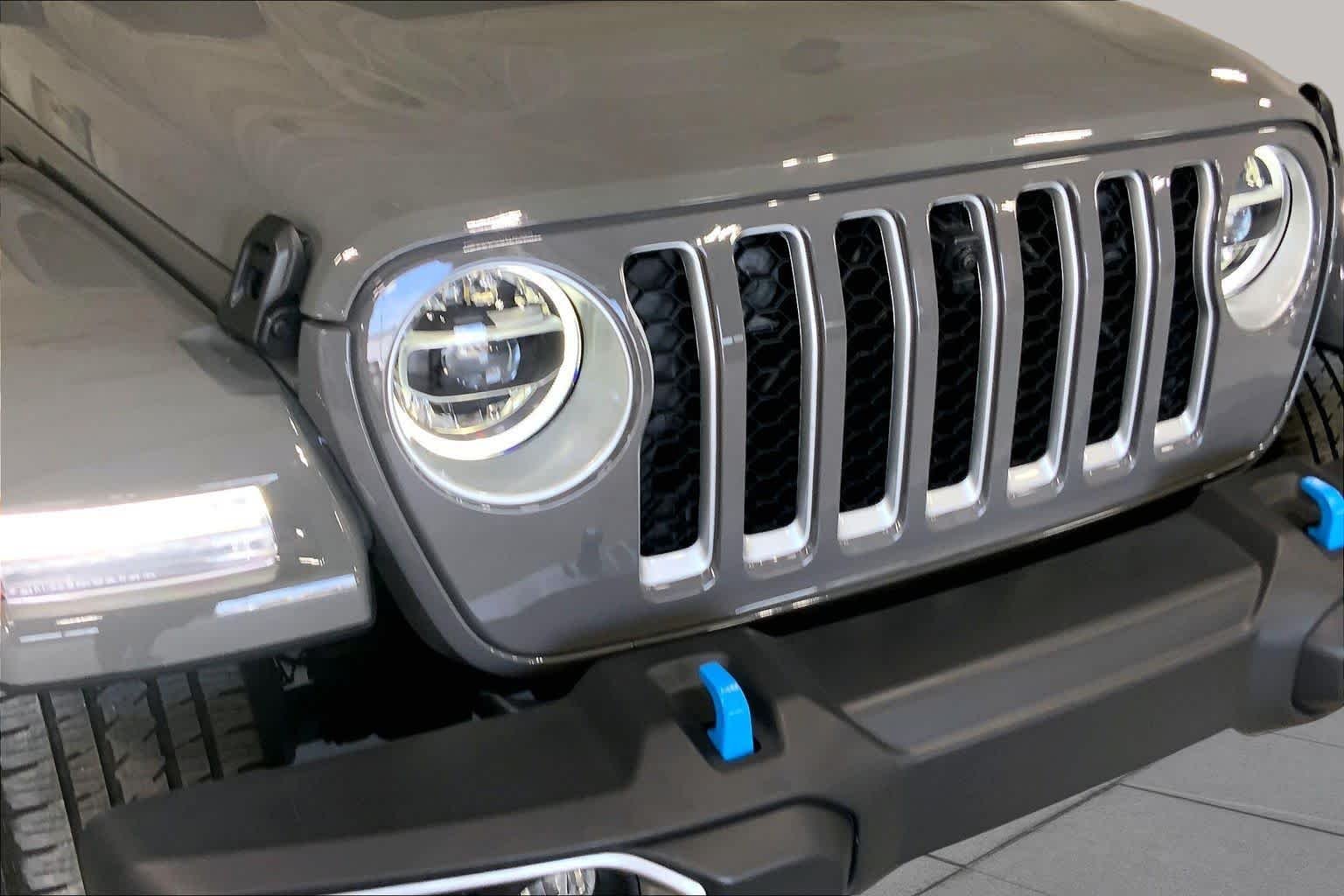 Used 2022 Sting-Gray Clearcoat Jeep Unlimited Sahara image 29