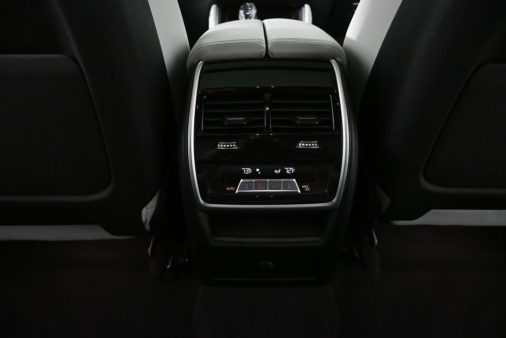 Used 2023 Gray BMW xDrive40i image 17