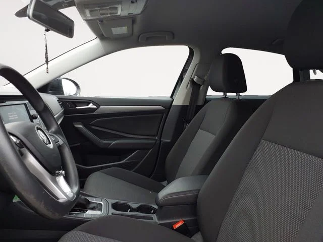 Used 2019 Tornado Red Volkswagen 1.4T SE image 9