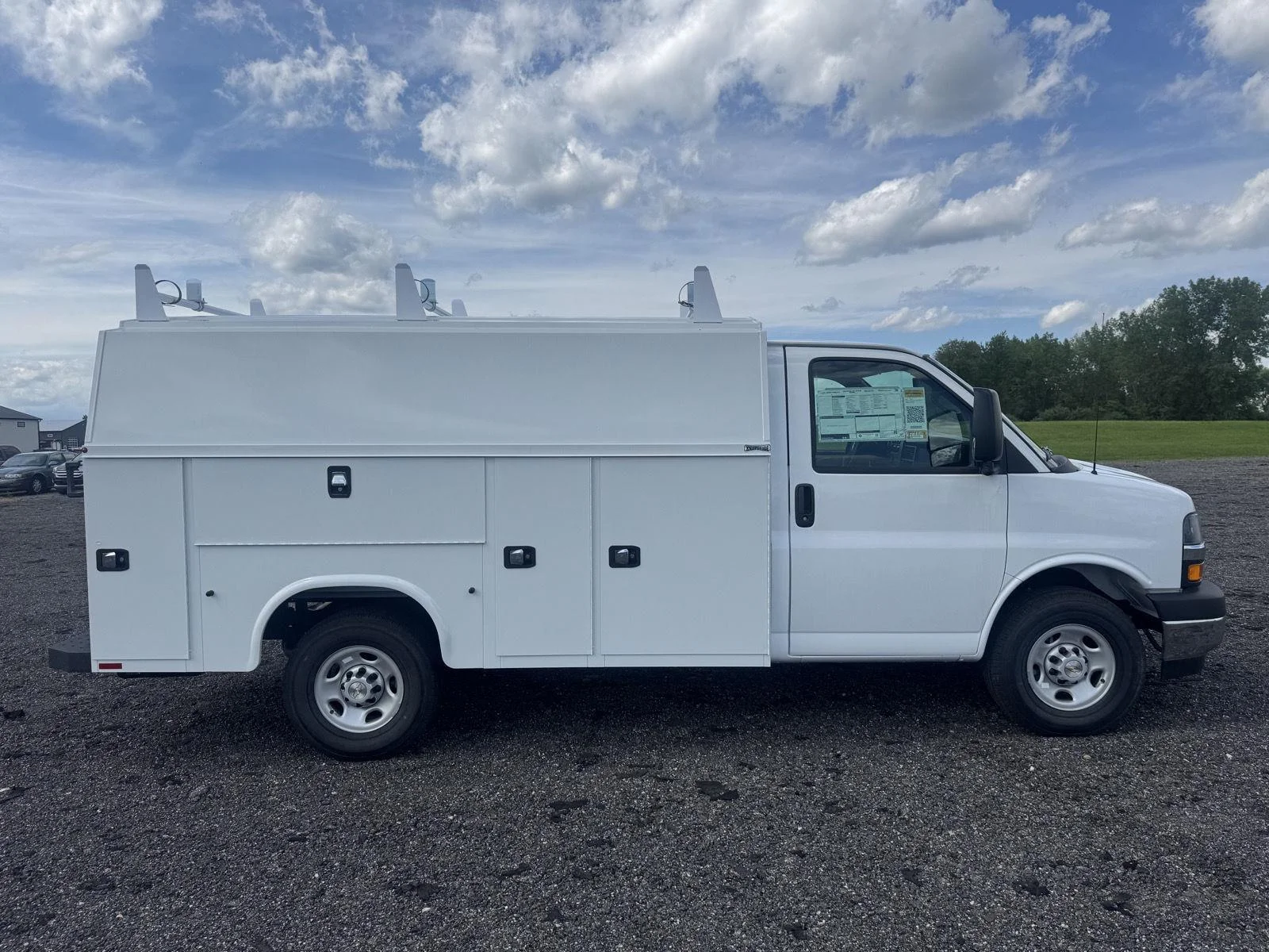 New 2026 Summit White Chevrolet 1WT image 7