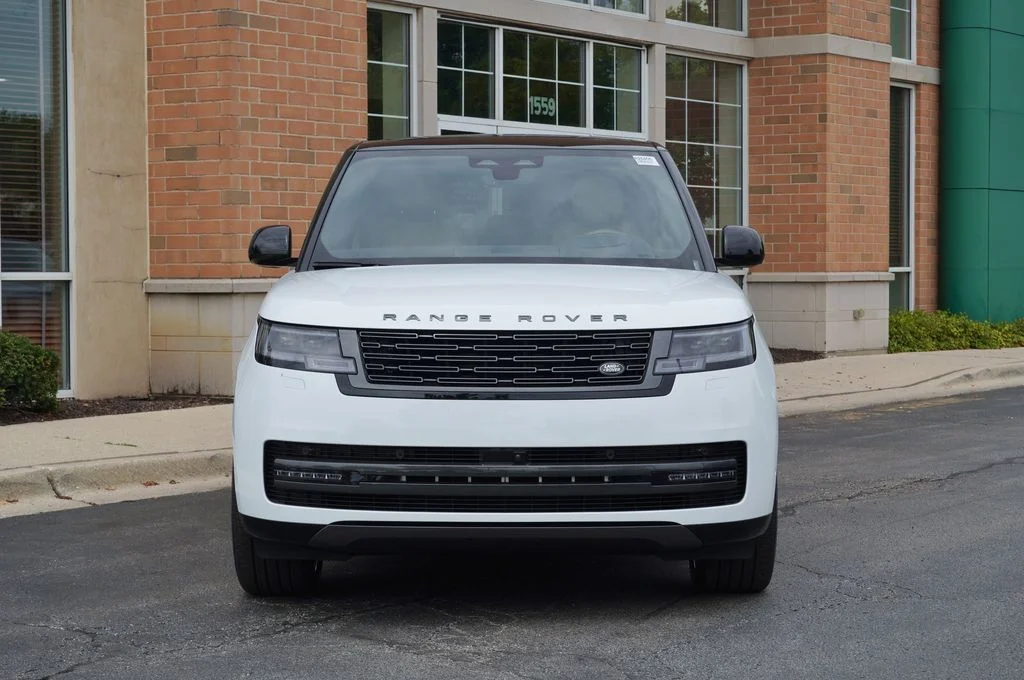 New 2026 Fuji White Land Rover SE image 4