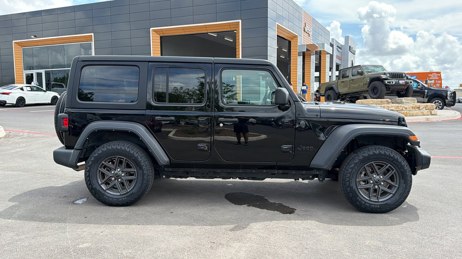 Used 2024 Black Clearcoat Jeep Sport S image 4