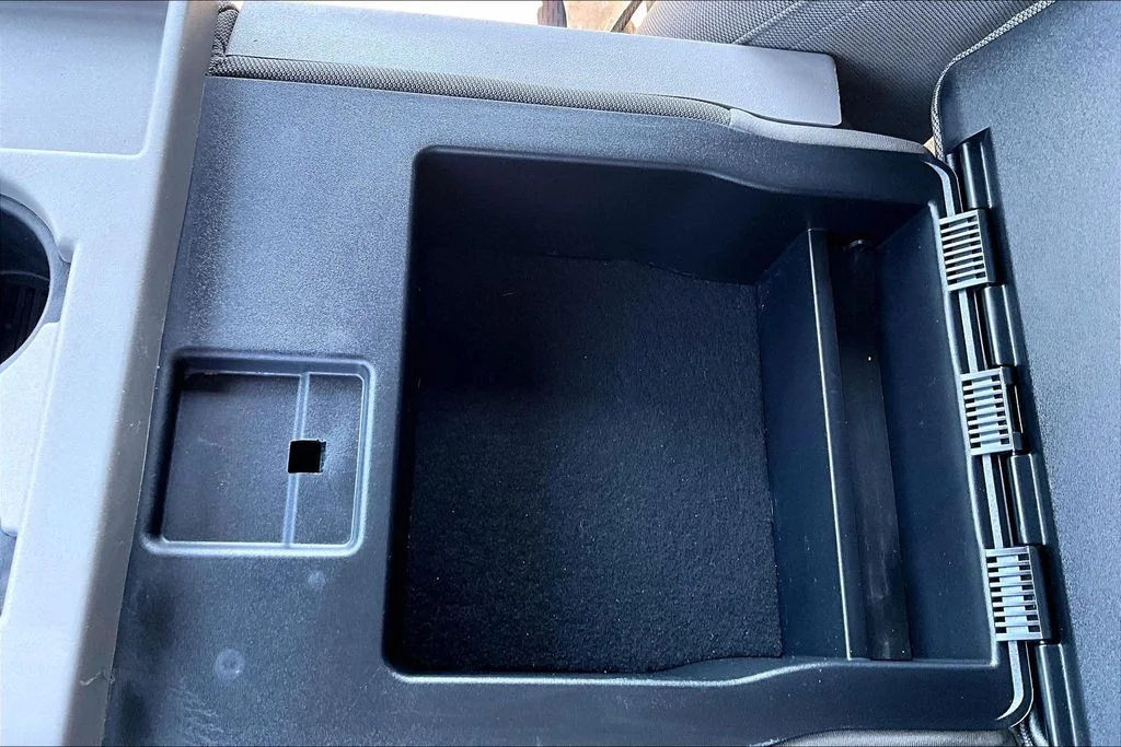 Used 2017 Black Ford XLT image 34