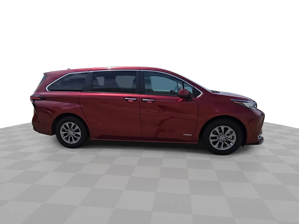 Used 2021 Red Toyota XLE image 9