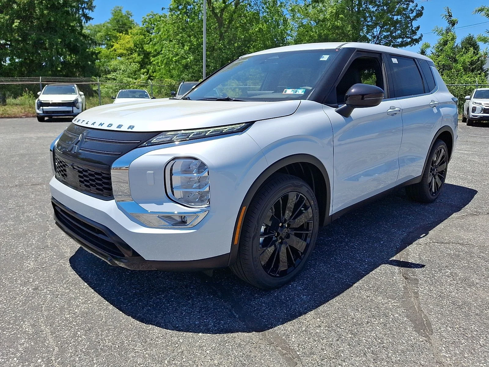 New 2026 White Mitsubishi LE image 4