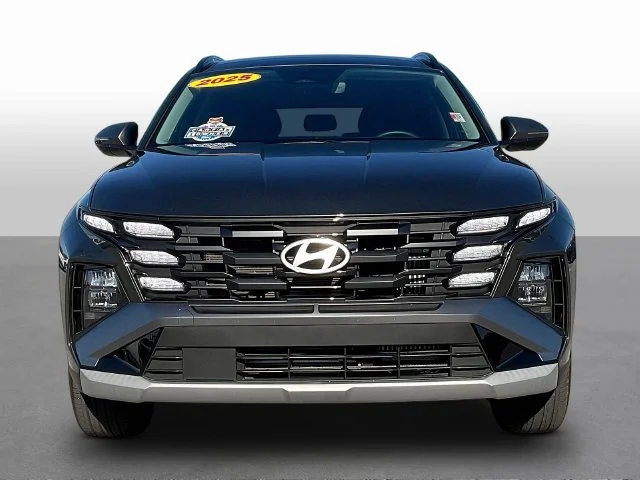 Used 2025 Gray Hyundai SEL Convenience image 2