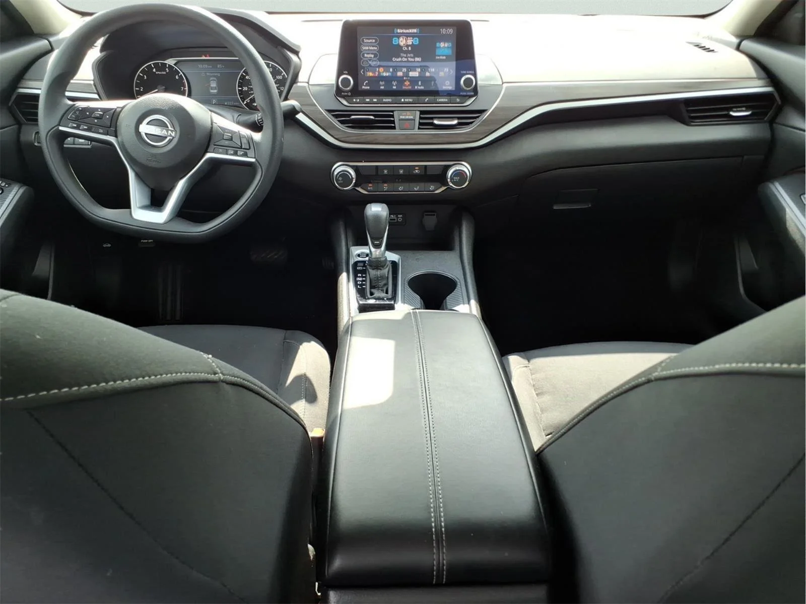 Used 2025 Glacier White Nissan SV image 12