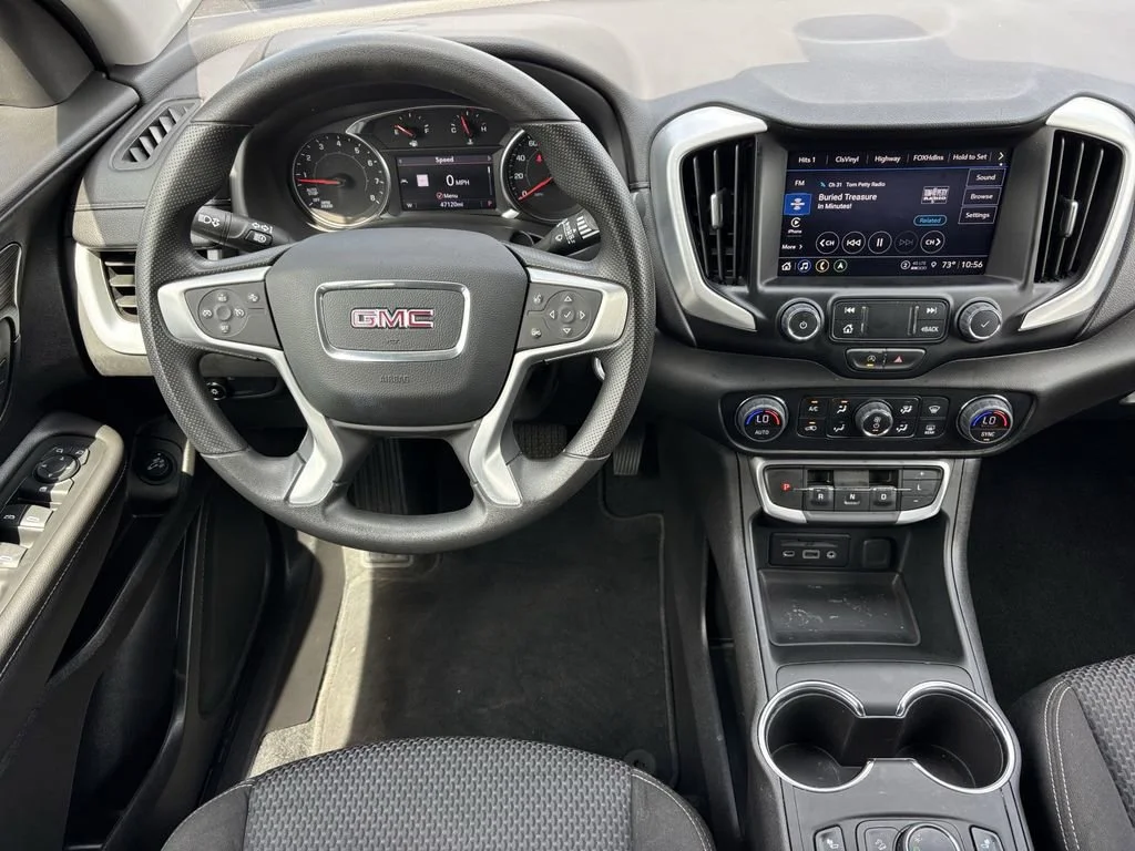 Used 2024 Volcanic Red Tintcoat GMC SLE image 3