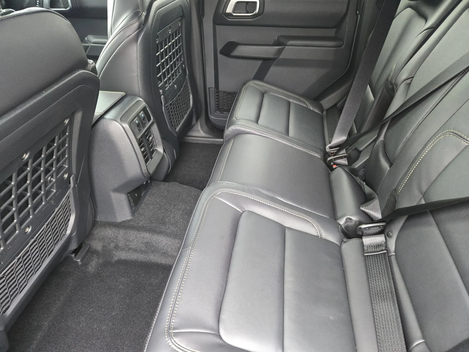 New 2025 Carbonized Gray Metallic Ford Badlands® image 18