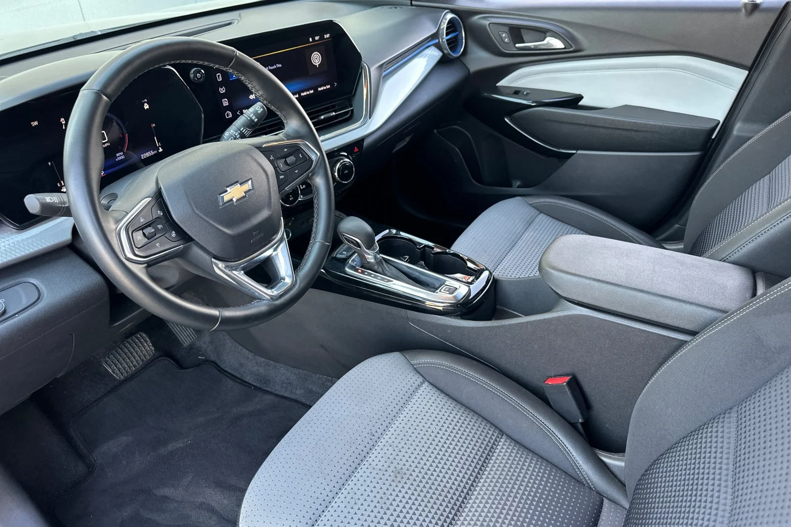 Used 2025 Gray Chevrolet LT image 10