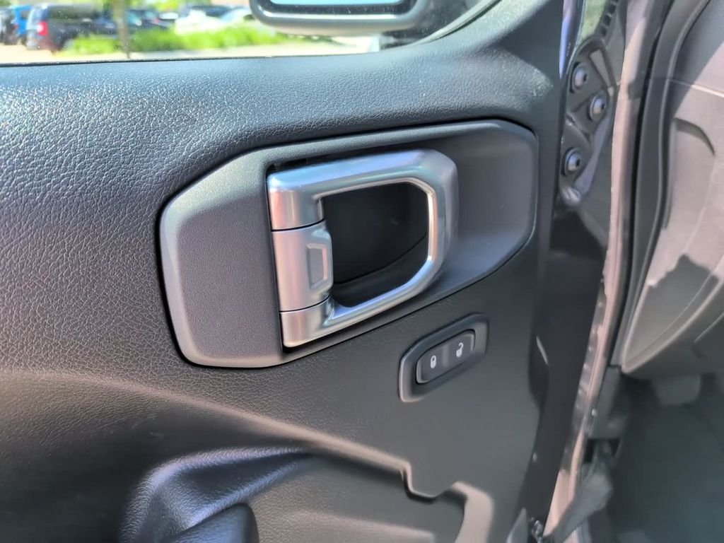 New 2026 Granite Crystal Metallic Clearcoat Jeep Sport image 17