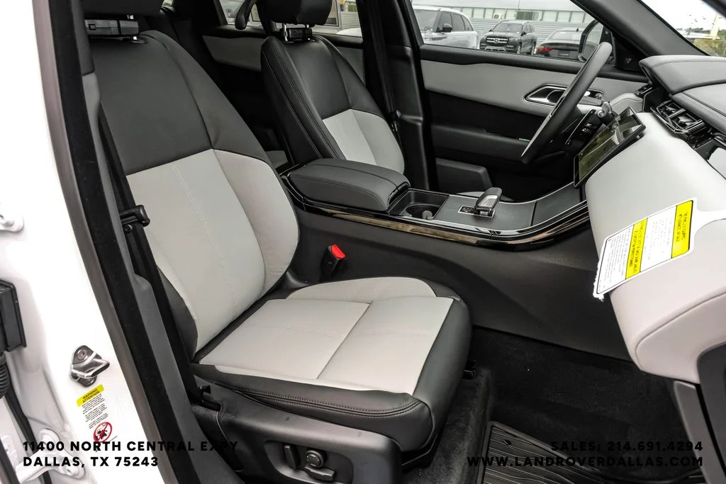 New 2026 Ostuni Pearl Wht Prem Met Land Rover Dynamic SE image 34