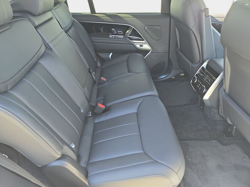 New 2026 Ostuni Pearl White LAND ROVER SE LWB 7-Seats / V8 image 11