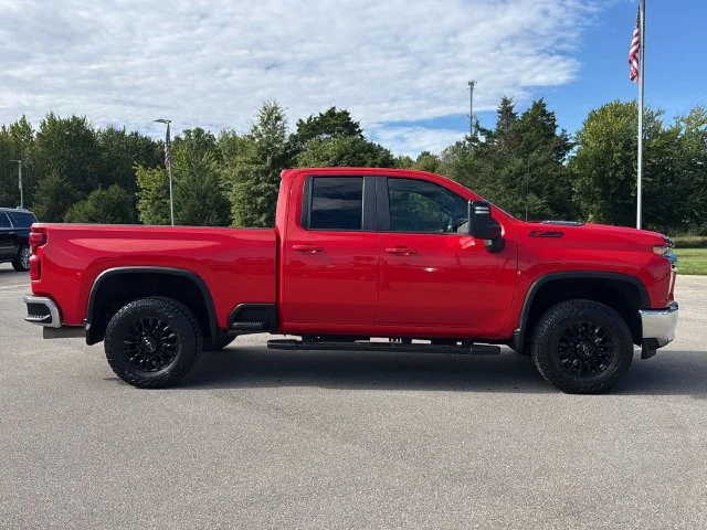 Used 2022 Red Chevrolet LT image 9